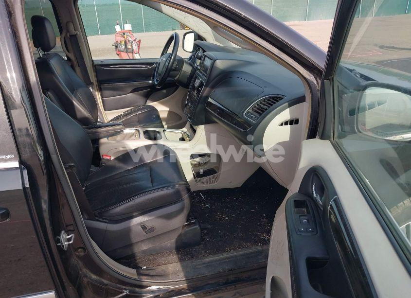 Photo 5 of 2014 Chrysler Town & COUNTRY TOURING-L (VIN 2C4RC1CG9ER188169)