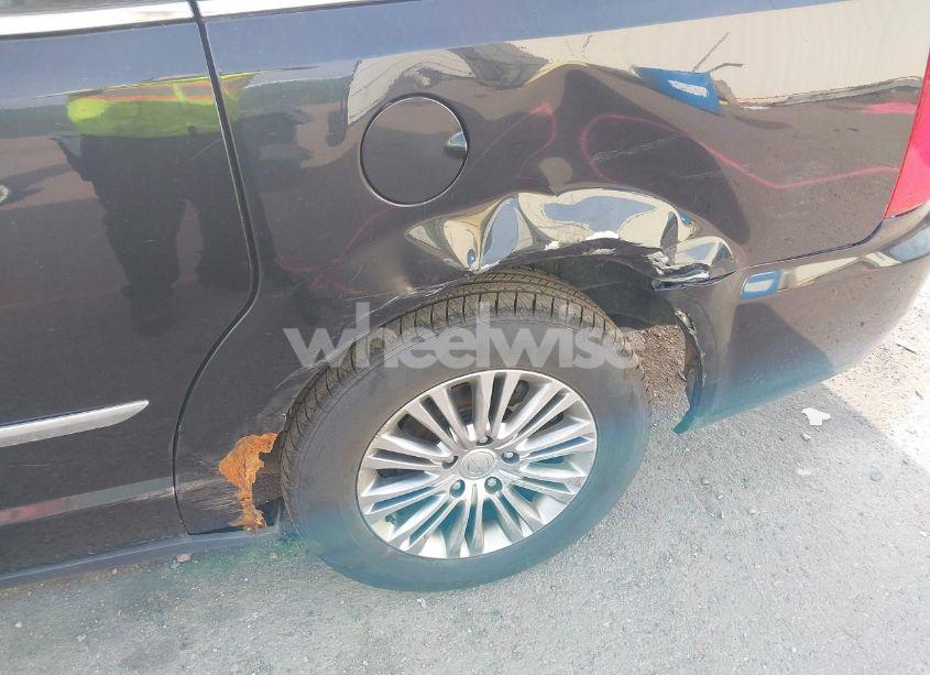 Photo 6 of 2014 Chrysler Town & COUNTRY TOURING-L (VIN 2C4RC1CG9ER188169)