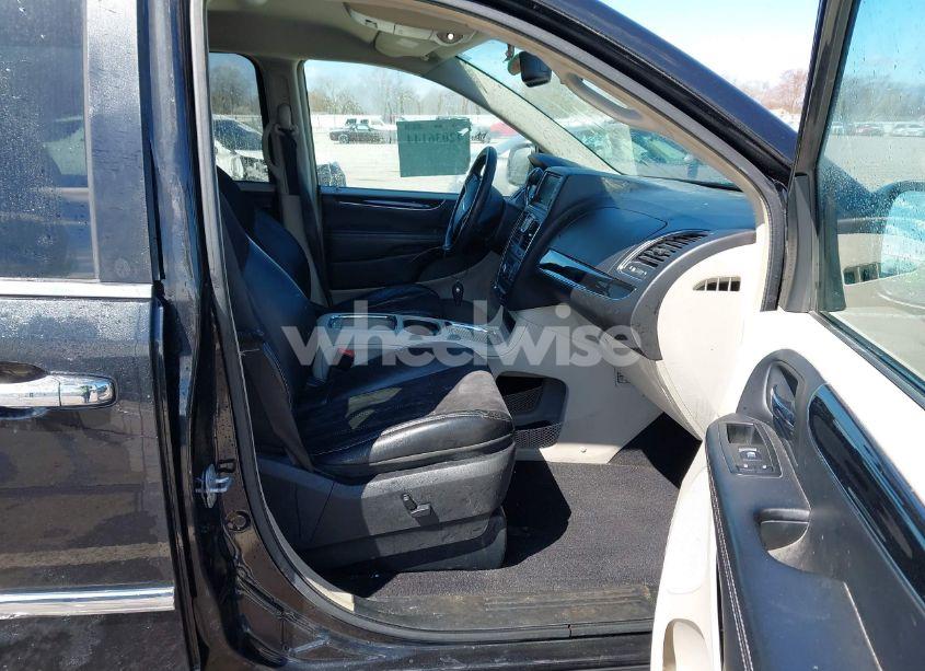 Photo 5 of 2014 Chrysler Town & COUNTRY TOURING-L 30TH ANNIVERSARY (VIN 2C4RC1CG9ER367876)