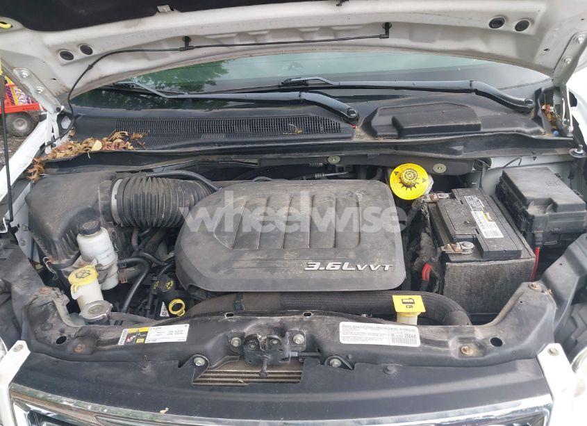 Photo 10 of 2014 Chrysler Town & COUNTRY TOURING-L 30TH ANNIVERSARY (VIN 2C4RC1CG9ER425968)