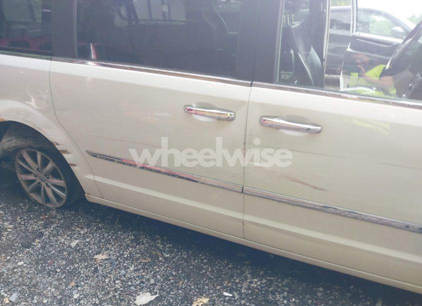 Photo 14 of 2014 Chrysler Town & COUNTRY TOURING-L 30TH ANNIVERSARY (VIN 2C4RC1CG9ER425968)