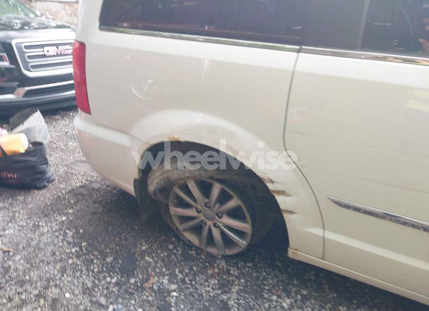 Photo 15 of 2014 Chrysler Town & COUNTRY TOURING-L 30TH ANNIVERSARY (VIN 2C4RC1CG9ER425968)