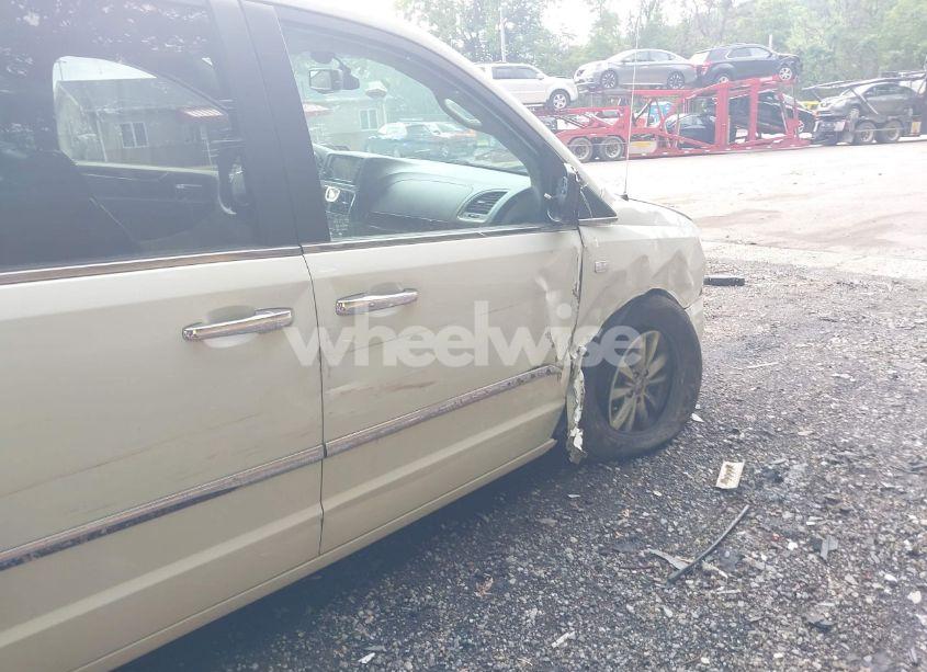 Photo 16 of 2014 Chrysler Town & COUNTRY TOURING-L 30TH ANNIVERSARY (VIN 2C4RC1CG9ER425968)