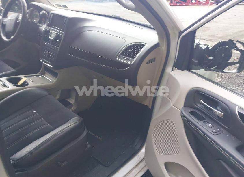 Photo 5 of 2014 Chrysler Town & COUNTRY TOURING-L 30TH ANNIVERSARY (VIN 2C4RC1CG9ER425968)