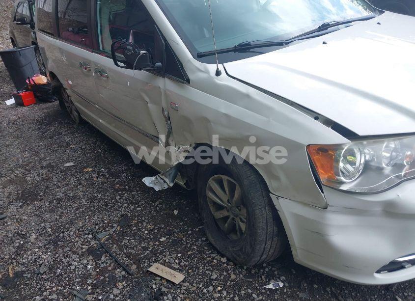 Photo 6 of 2014 Chrysler Town & COUNTRY TOURING-L 30TH ANNIVERSARY (VIN 2C4RC1CG9ER425968)