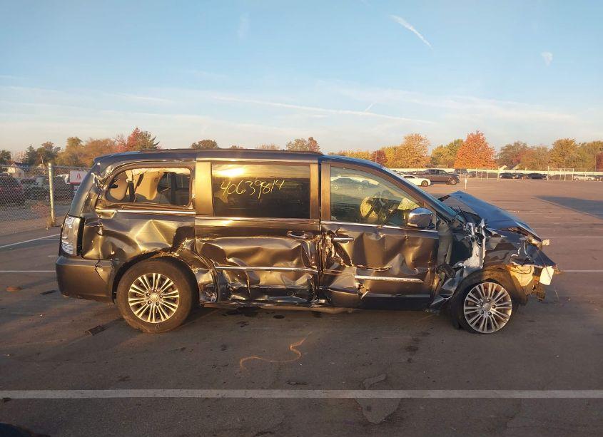 Photo 14 of 2014 Chrysler Town & COUNTRY TOURING-L (VIN 2C4RC1CG9ER455696)