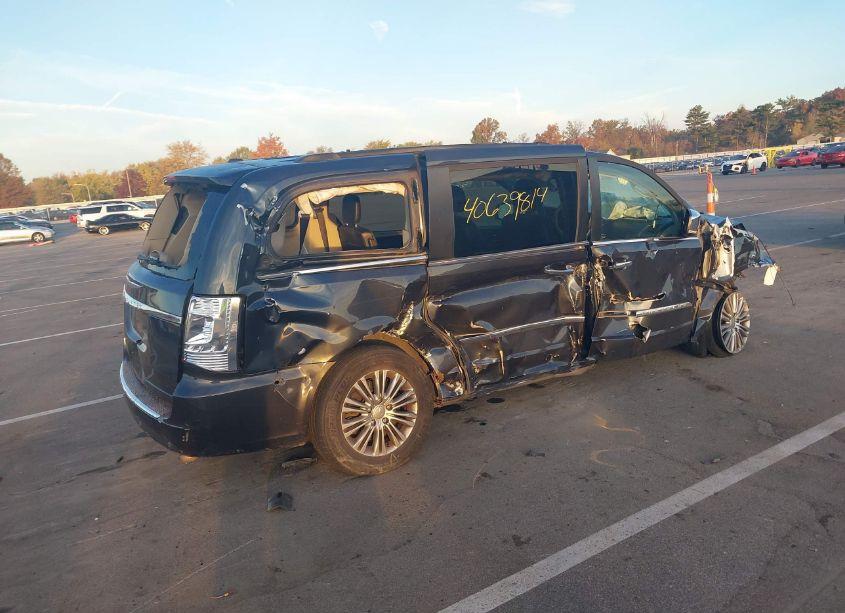 Photo 4 of 2014 Chrysler Town & COUNTRY TOURING-L (VIN 2C4RC1CG9ER455696)