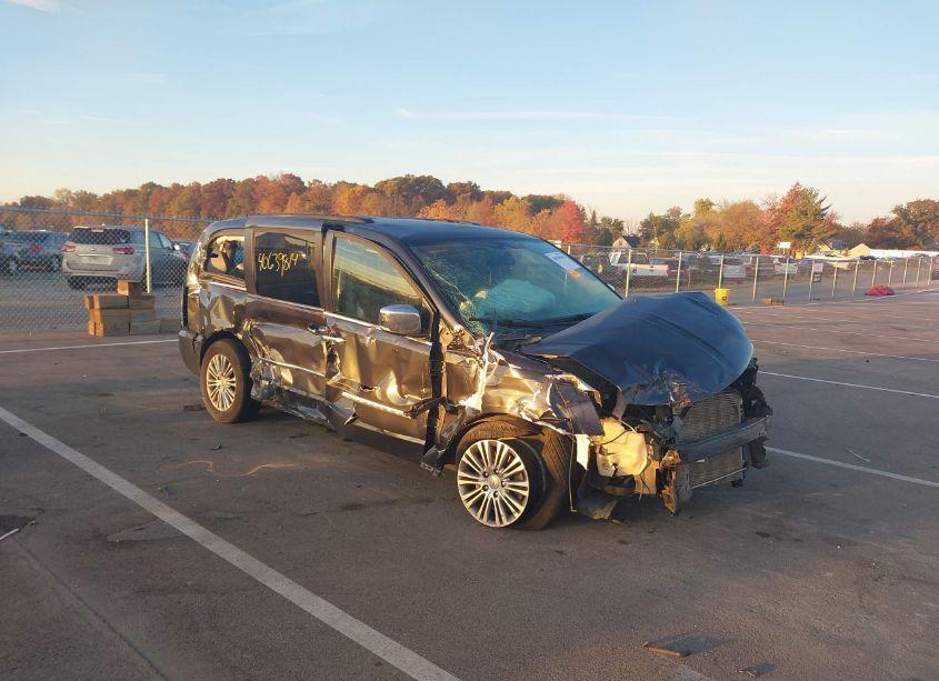 Photo 6 of 2014 Chrysler Town & COUNTRY TOURING-L (VIN 2C4RC1CG9ER455696)