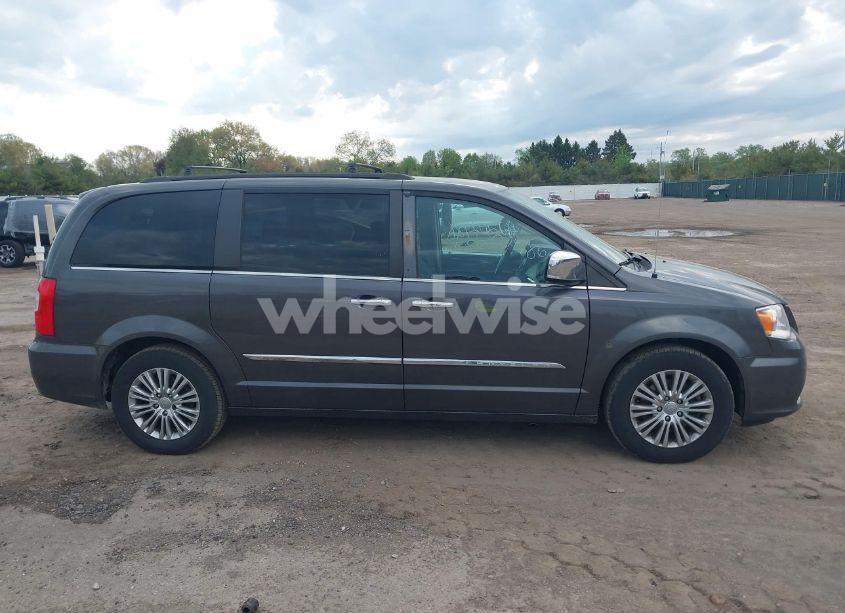 Photo 13 of 2015 Chrysler Town & COUNTRY TOURING-L (VIN 2C4RC1CG9FR646214)