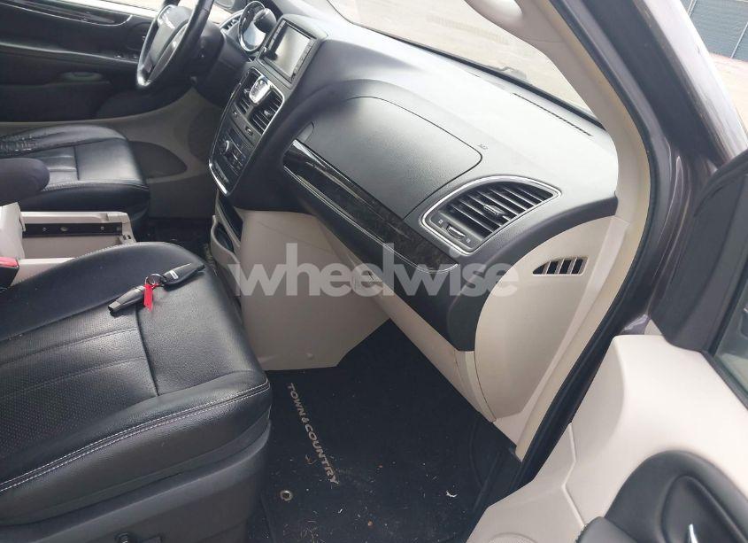 Photo 5 of 2015 Chrysler Town & COUNTRY TOURING-L (VIN 2C4RC1CG9FR646214)