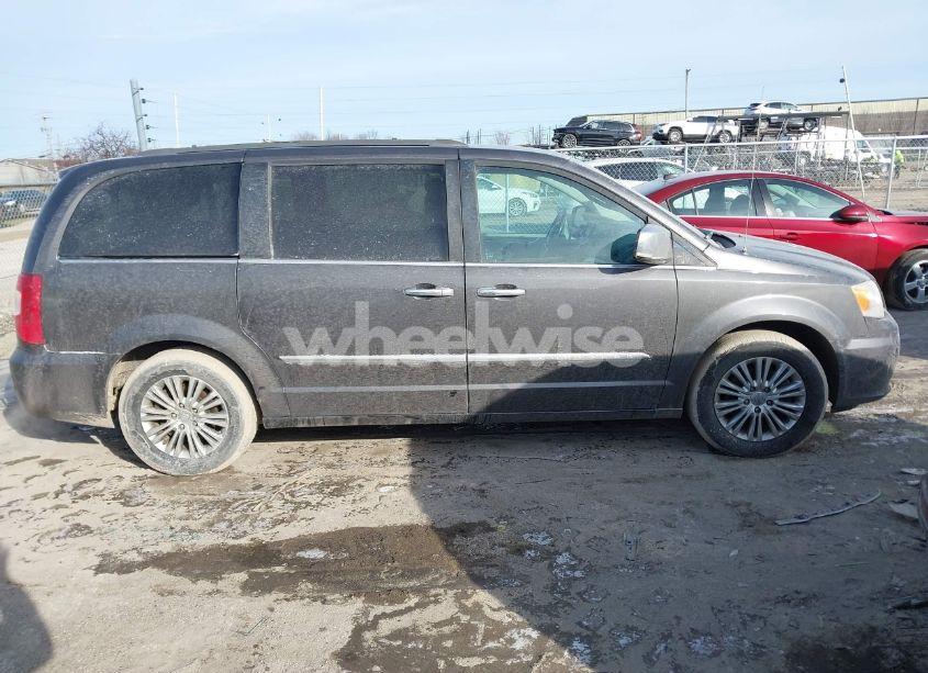 Photo 13 of 2015 Chrysler Town & COUNTRY TOURING-L (VIN 2C4RC1CG9FR673767)