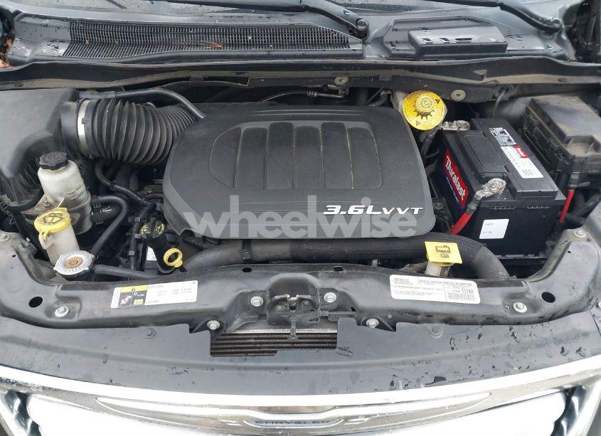 Photo 10 of 2015 Chrysler Town & COUNTRY TOURING-L (VIN 2C4RC1CG9FR677981)