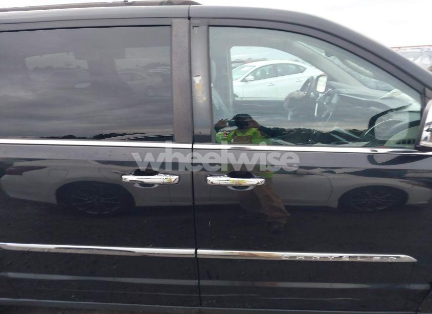 Photo 13 of 2015 Chrysler Town & COUNTRY TOURING-L (VIN 2C4RC1CG9FR677981)