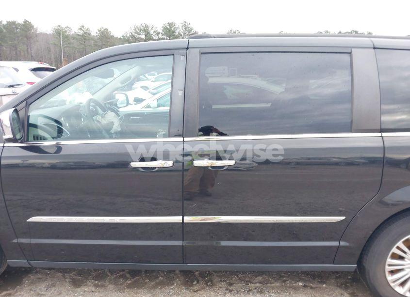 Photo 14 of 2015 Chrysler Town & COUNTRY TOURING-L (VIN 2C4RC1CG9FR677981)