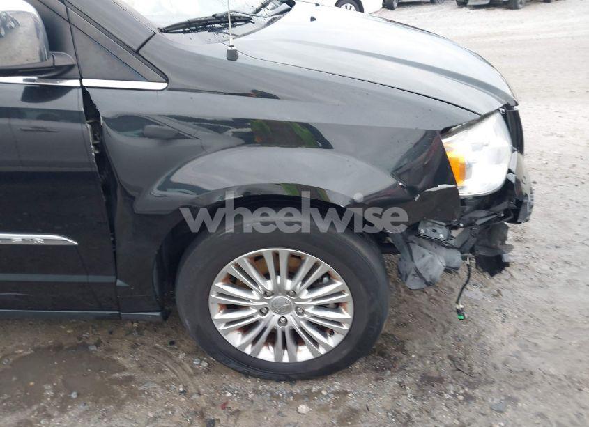 Photo 18 of 2015 Chrysler Town & COUNTRY TOURING-L (VIN 2C4RC1CG9FR677981)