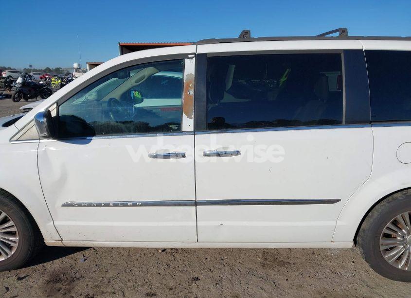 Photo 15 of 2016 Chrysler Town & COUNTRY TOURING-L ANNIVERSARY EDITION (VIN 2C4RC1CG9GR149004)