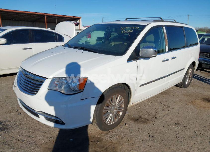 Photo 2 of 2016 Chrysler Town & COUNTRY TOURING-L ANNIVERSARY EDITION (VIN 2C4RC1CG9GR149004)