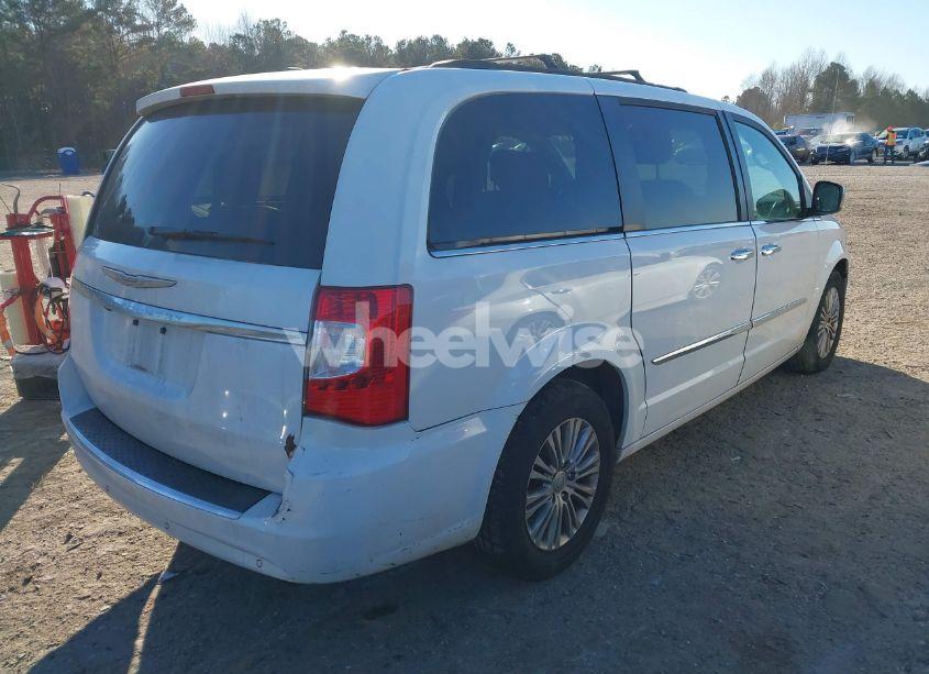 Photo 4 of 2016 Chrysler Town & COUNTRY TOURING-L ANNIVERSARY EDITION (VIN 2C4RC1CG9GR149004)