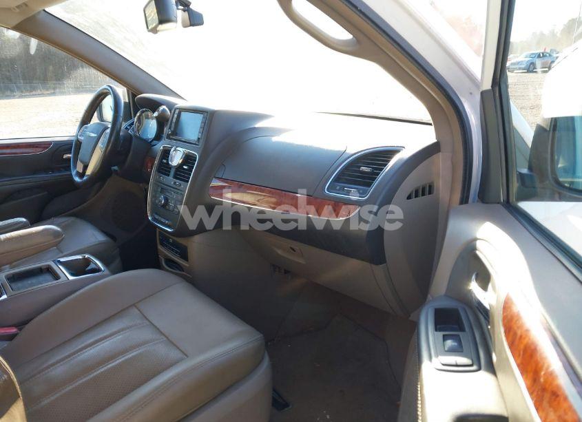 Photo 5 of 2016 Chrysler Town & COUNTRY TOURING-L ANNIVERSARY EDITION (VIN 2C4RC1CG9GR149004)