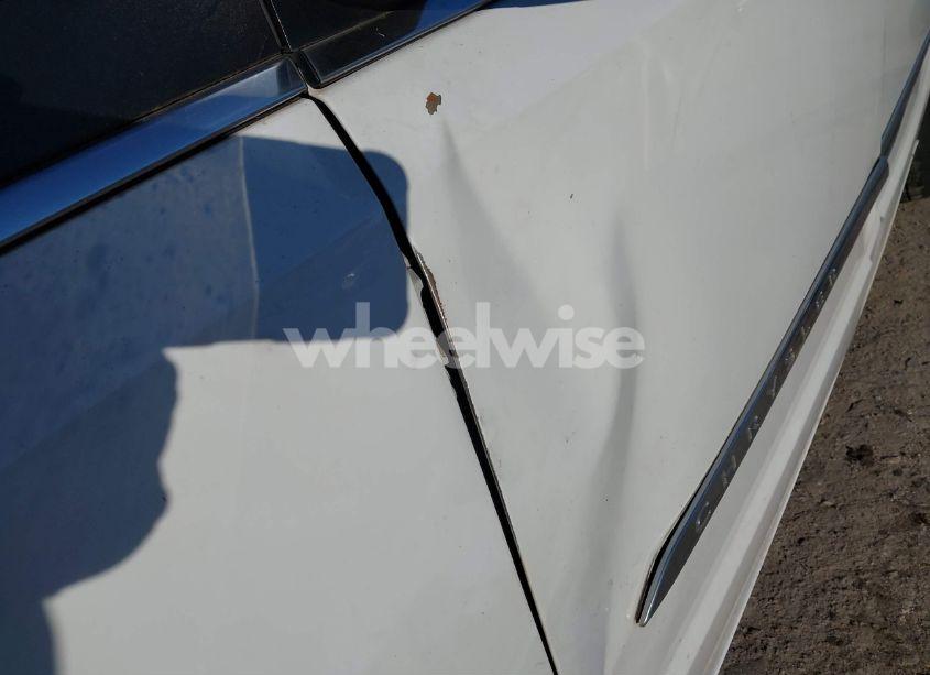 Photo 6 of 2016 Chrysler Town & COUNTRY TOURING-L ANNIVERSARY EDITION (VIN 2C4RC1CG9GR149004)