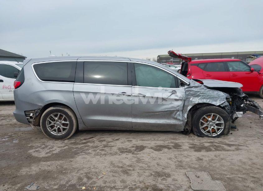 Photo 12 of 2018 Chrysler Pacifica LX (VIN 2C4RC1CG9JR130055)