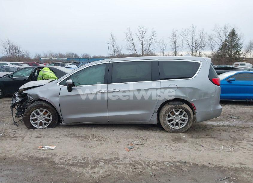 Photo 13 of 2018 Chrysler Pacifica LX (VIN 2C4RC1CG9JR130055)