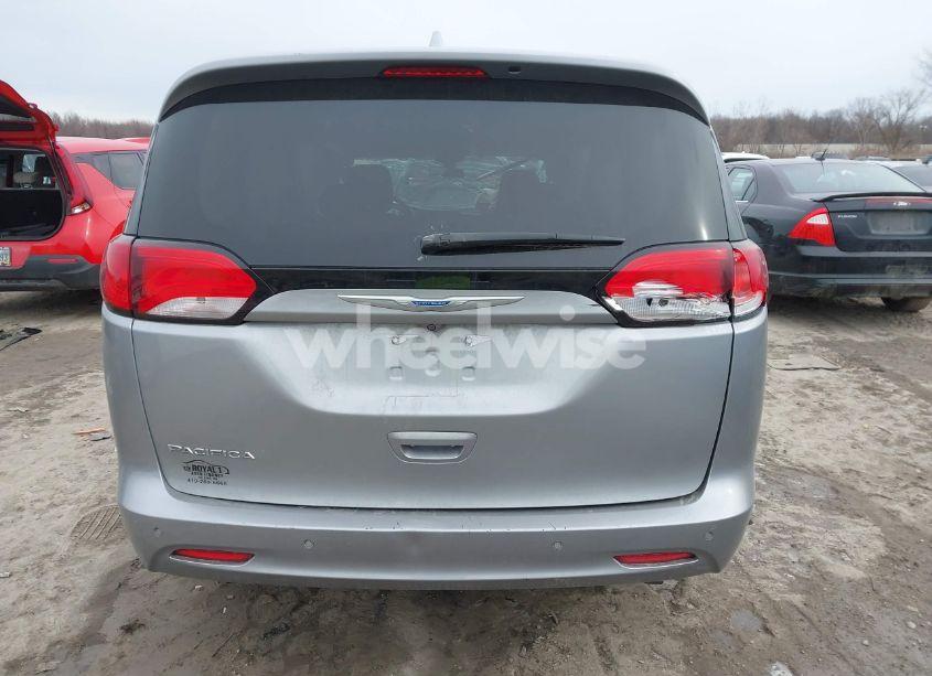 Photo 15 of 2018 Chrysler Pacifica LX (VIN 2C4RC1CG9JR130055)