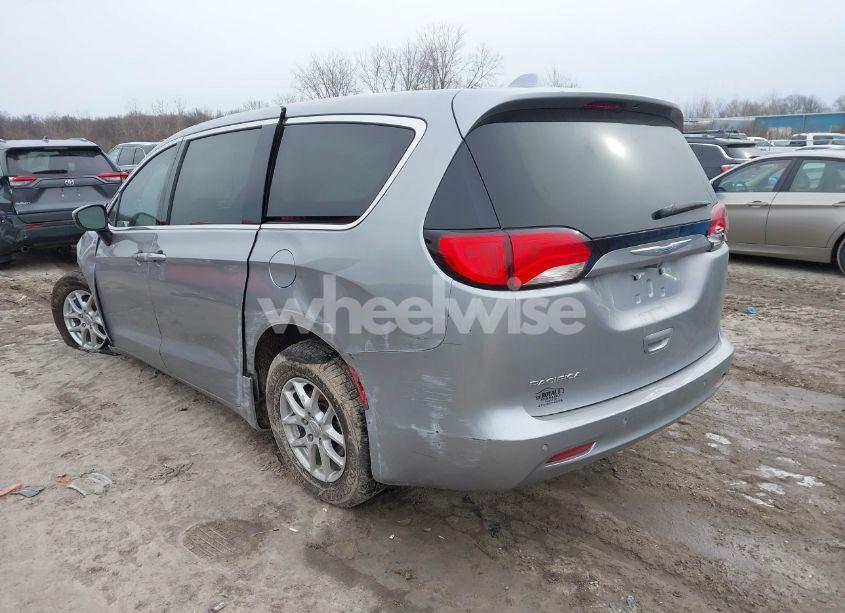 Photo 3 of 2018 Chrysler Pacifica LX (VIN 2C4RC1CG9JR130055)