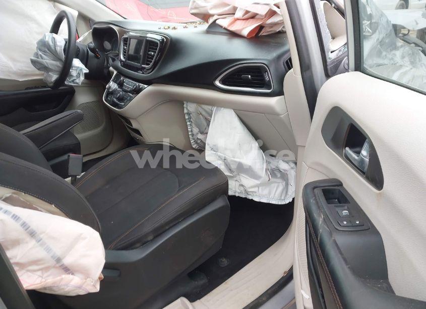 Photo 5 of 2018 Chrysler Pacifica LX (VIN 2C4RC1CG9JR130055)