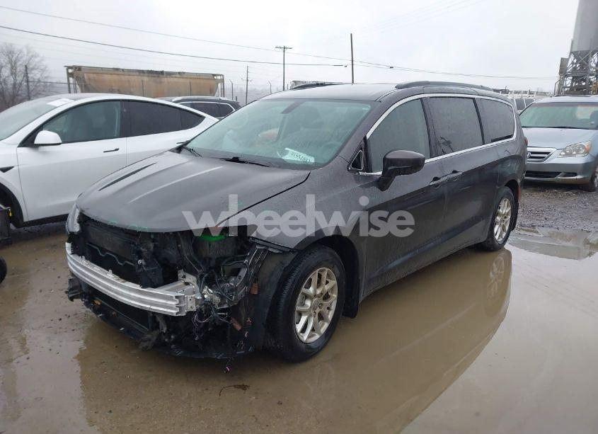 Photo 2 of 2018 Chrysler Pacifica LX (VIN 2C4RC1CG9JR158731)