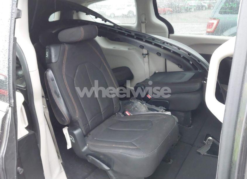 Photo 8 of 2018 Chrysler Pacifica LX (VIN 2C4RC1CG9JR158731)