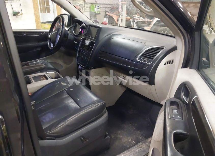 Photo 5 of 2012 Chrysler Town & COUNTRY TOURING-L (VIN 2C4RC1CGXCR136577)