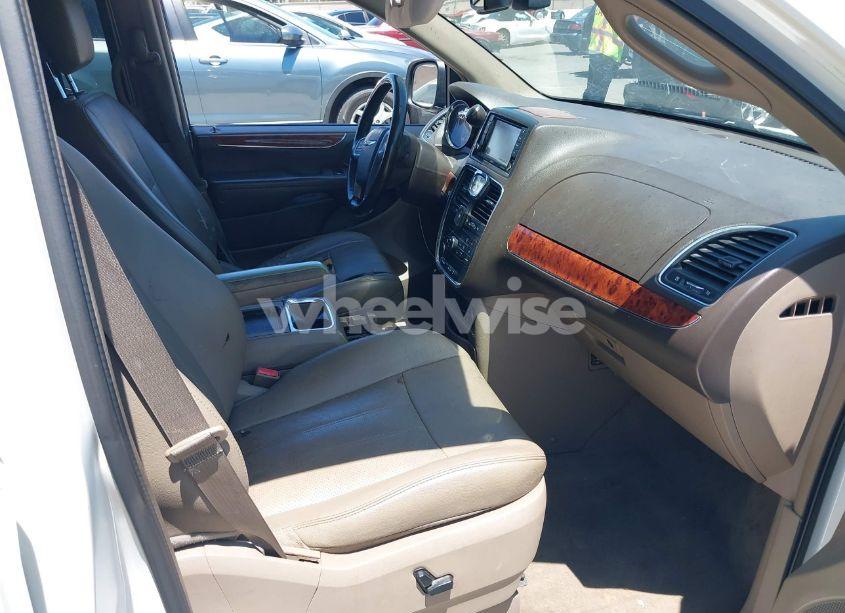 Photo 5 of 2012 Chrysler Town & COUNTRY TOURING-L (VIN 2C4RC1CGXCR303553)