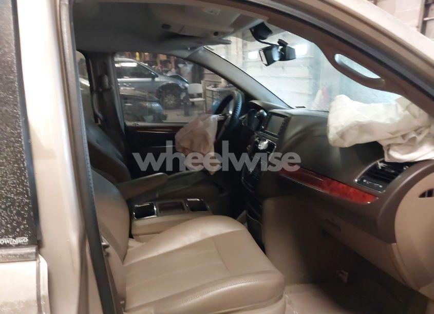 Photo 5 of 2012 Chrysler Town & COUNTRY TOURING-L (VIN 2C4RC1CGXCR362988)