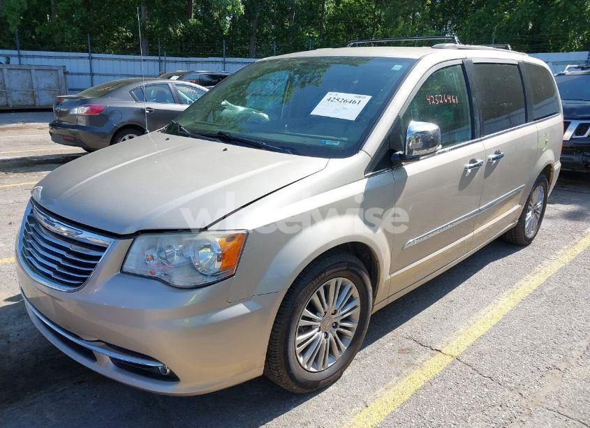 Photo 2 of 2013 Chrysler Town & COUNTRY TOURING-L (VIN 2C4RC1CGXDR511613)