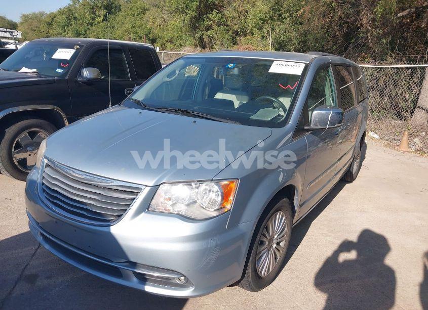 Photo 2 of 2013 Chrysler Town & COUNTRY TOURING-L (VIN 2C4RC1CGXDR542246)