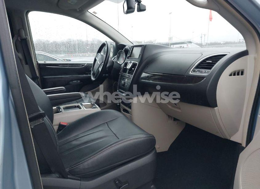 Photo 5 of 2013 Chrysler Town & COUNTRY TOURING-L (VIN 2C4RC1CGXDR589311)