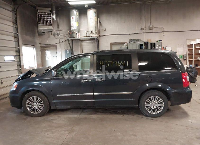 Photo 14 of 2013 Chrysler Town & COUNTRY TOURING-L (VIN 2C4RC1CGXDR615664)