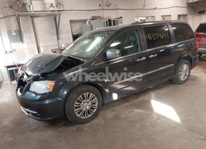 Photo 2 of 2013 Chrysler Town & COUNTRY TOURING-L (VIN 2C4RC1CGXDR615664)