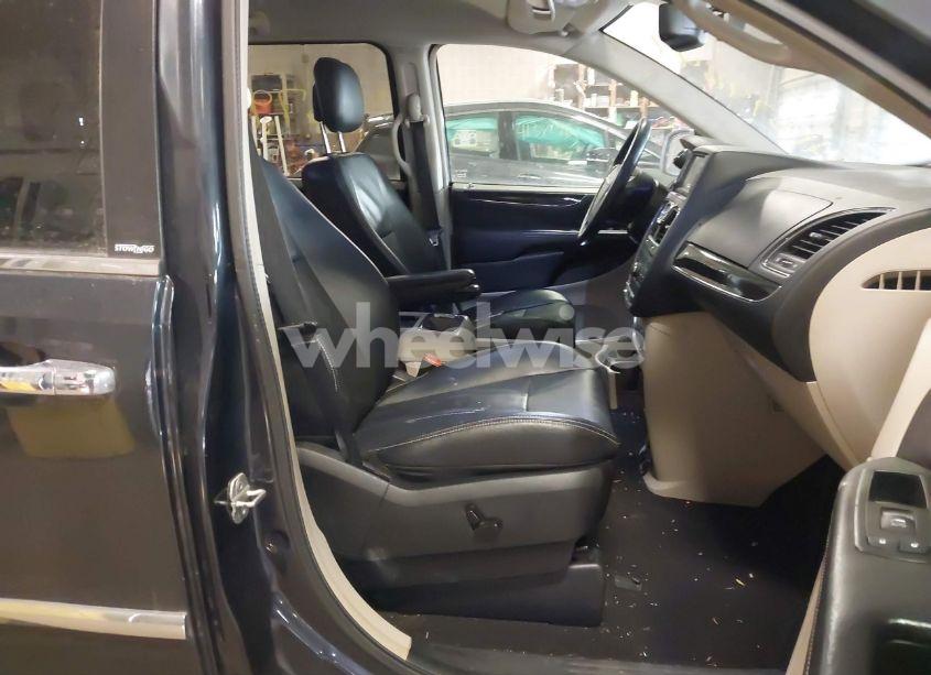 Photo 5 of 2013 Chrysler Town & COUNTRY TOURING-L (VIN 2C4RC1CGXDR615664)