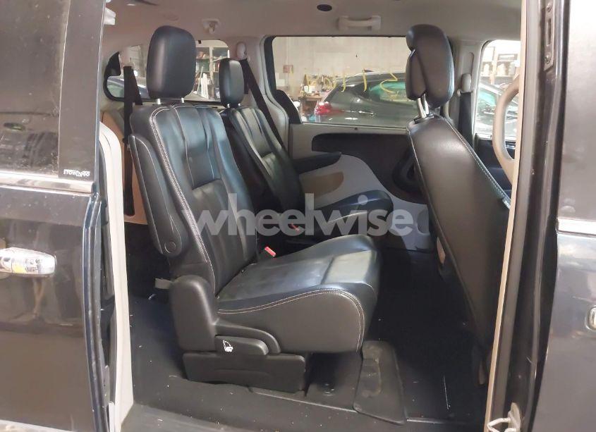 Photo 8 of 2013 Chrysler Town & COUNTRY TOURING-L (VIN 2C4RC1CGXDR615664)