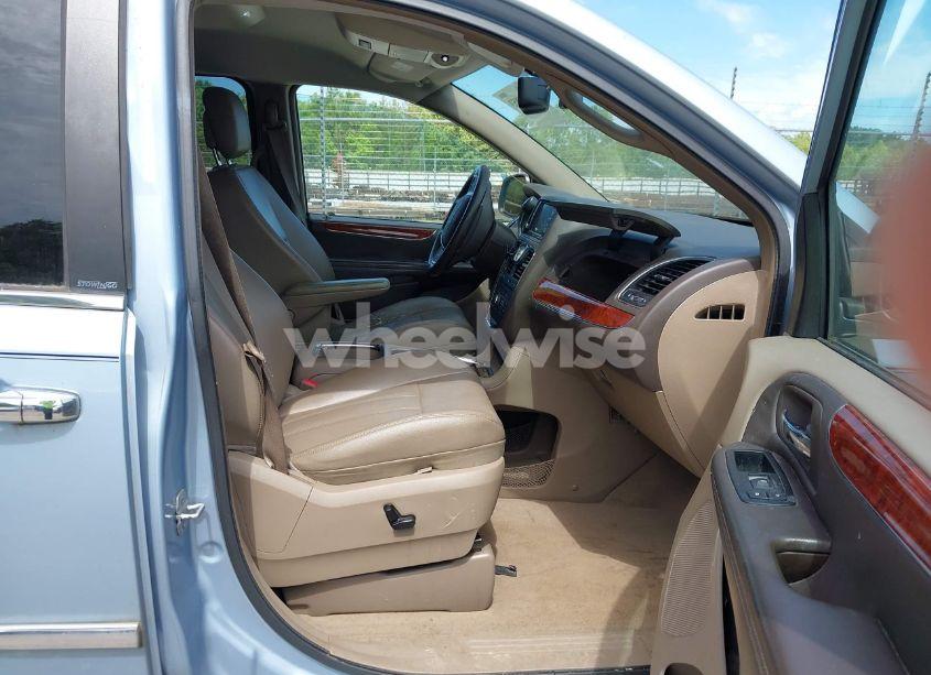 Photo 5 of 2013 Chrysler Town & COUNTRY TOURING-L (VIN 2C4RC1CGXDR647269)