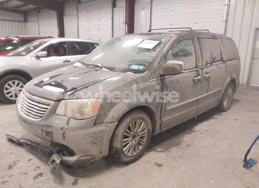 Photo 2 of 2013 Chrysler Town & COUNTRY TOURING-L (VIN 2C4RC1CGXDR677260)