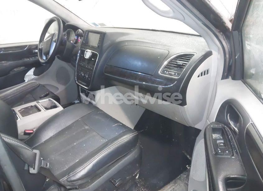 Photo 5 of 2013 Chrysler Town & COUNTRY TOURING-L (VIN 2C4RC1CGXDR677260)