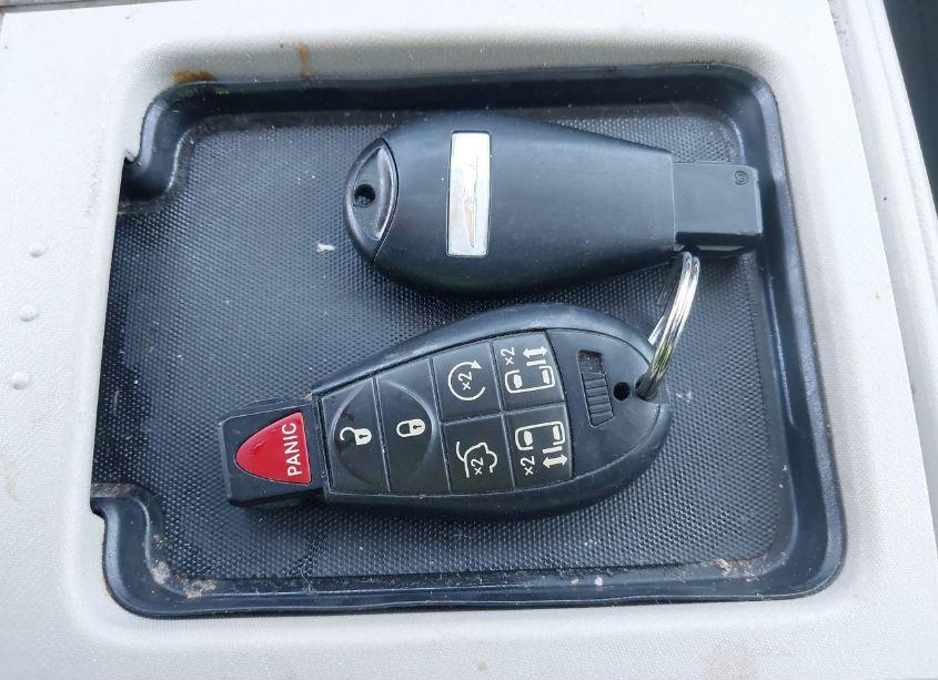 Photo 11 of 2013 Chrysler Town & COUNTRY TOURING-L (VIN 2C4RC1CGXDR734721)