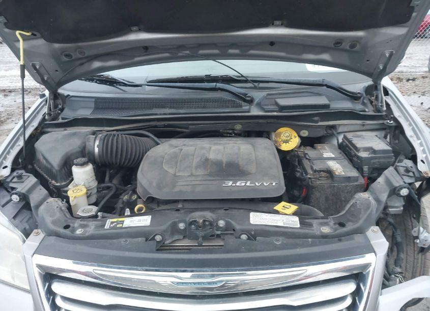 Photo 10 of 2013 Chrysler Town & COUNTRY TOURING-L (VIN 2C4RC1CGXDR778721)