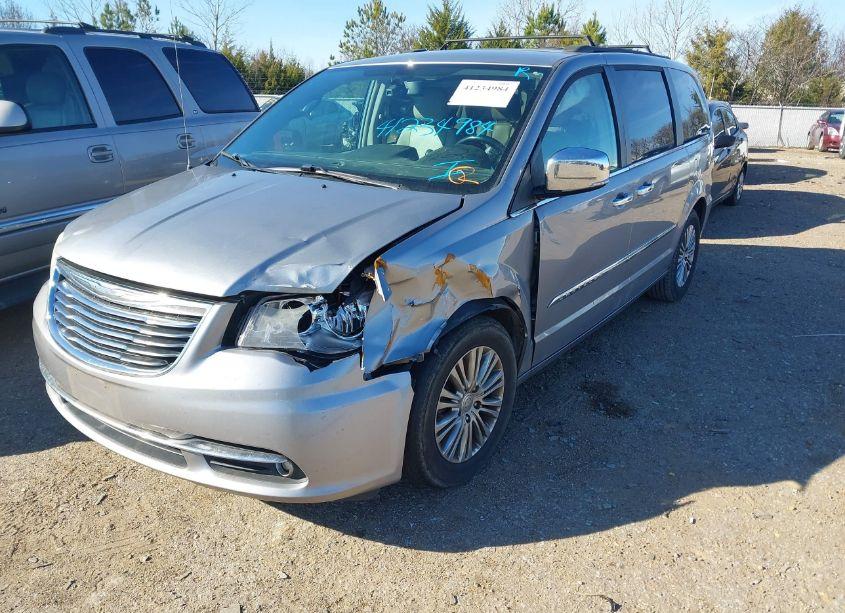 Photo 2 of 2013 Chrysler Town & COUNTRY TOURING-L (VIN 2C4RC1CGXDR781666)