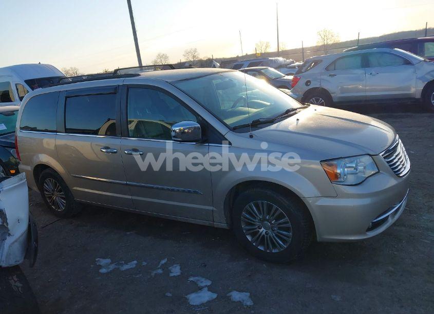 Photo 13 of 2014 Chrysler Town & COUNTRY TOURING-L (VIN 2C4RC1CGXER191906)