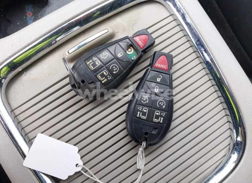 Photo 11 of 2014 Chrysler Town & COUNTRY TOURING-L 30TH ANNIVERSARY (VIN 2C4RC1CGXER195616)