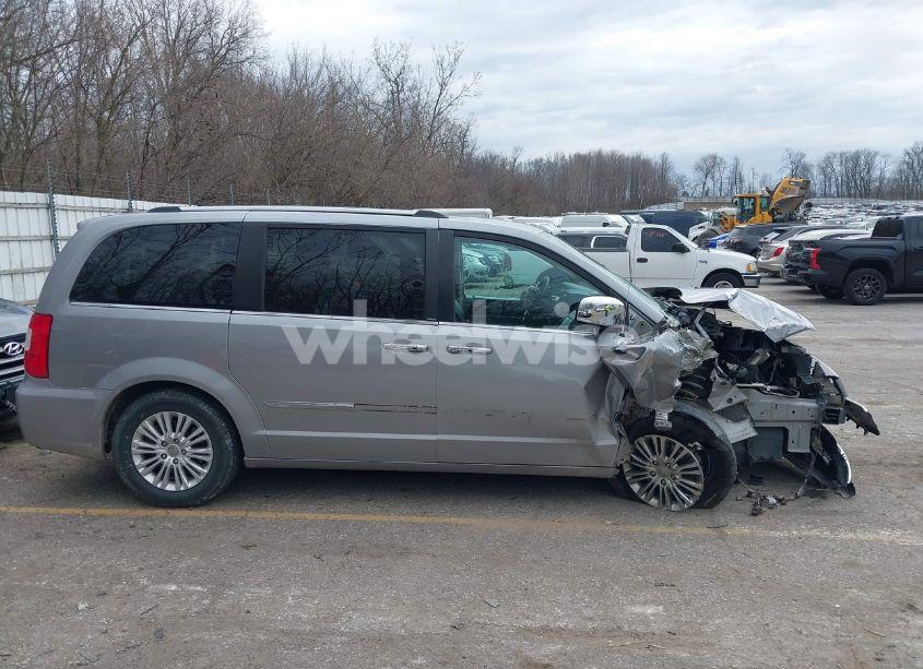 Photo 13 of 2014 Chrysler Town & COUNTRY TOURING-L 30TH ANNIVERSARY (VIN 2C4RC1CGXER195616)